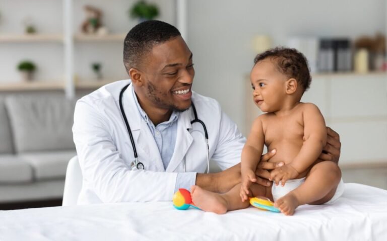 bebe sonriendo con documento argentino
