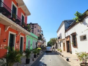 calles pintorescas y arquitectura colonial en santo tomas