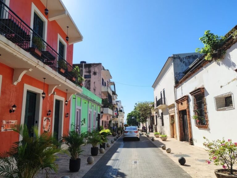 calles pintorescas y arquitectura colonial en santo tomas
