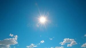 cielo azul claro con sol radiante