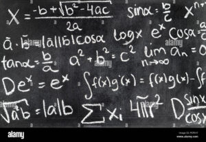 ecuacion matematica escrita en pizarra negra