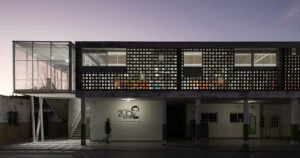 edificio moderno de escuela secundaria argentina