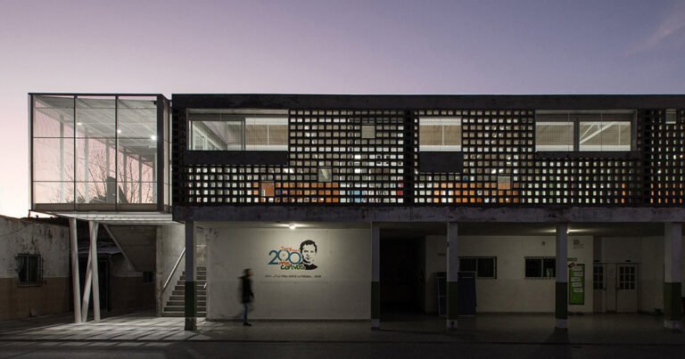 edificio moderno de escuela secundaria argentina