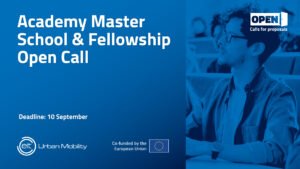 escuela con cartel de convocatoria abierta