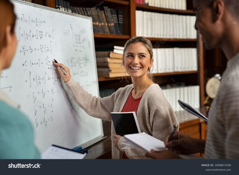 Cómo puedo aprobar Análisis Matemático 1 con éxito y facilidad 2 estudiante resolviendo problemas de matematicas feliz