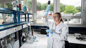 Qué Actividades de Fisicoquímica Son Clave Para Alumnos de 3 Año 3 estudiantes en laboratorio de fisicoquimica