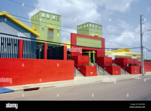 fachada colorida escuela primaria san juan