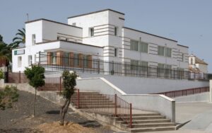 fachada edificio educativo instituto nuestra senora