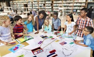 jovenes estudiando con fondo de calendario