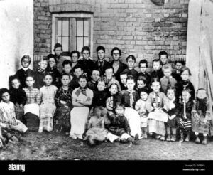 ninos aprendiendo historia argentina en clase