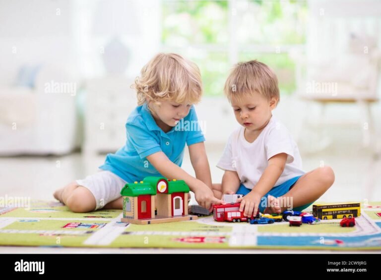 Cómo Se Explica El Transporte De Pasajeros A Niños De Primer Grado 2 ninos aprendiendo transporte en mapa colorido