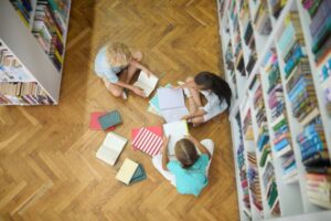Cómo Consultar Sección Licencias para Nivel Primario en Jujuy 4 ninos estudiando con libros y cuadernos