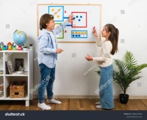 ninos estudiando matematicas con colores vivos