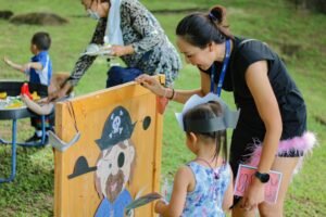 Dónde Encontrar Unos Dieces y Cienes Actividades Para Niños 10 ninos jugando actividades educativas al aire libre