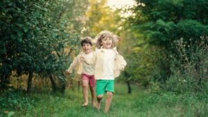 Cuáles Son Las Semejanzas Entre El Campo Y La Ciudad Para Niños 22 ninos jugando en campo y ciudad juntos