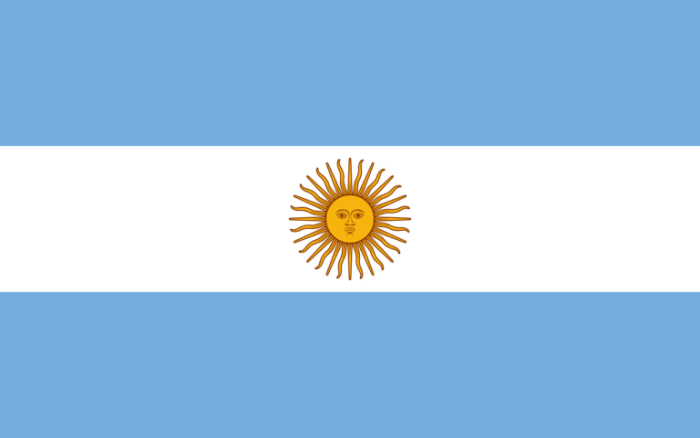 Qué es la Jura a la Bandera Argentina para alumnos de 4° grado 2 ninos jurando bandera argentina en escuela