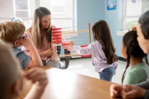 Cómo resolver situaciones problemáticas para cuarto grado con las cuatro operaciones 15 ninos resolviendo problemas matematicos con operaciones basicas