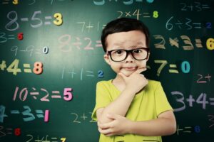 Cuáles son 10 preguntas de matemáticas con respuesta fácil y clara 5 ninos resolviendo problemas matematicos simples