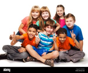 Cómo Educar en Igualdad en el Nivel Inicial para Niños y Niñas 13 ninos y ninas jugando juntos sonrientes