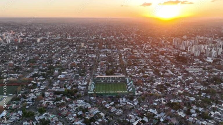 paisaje urbano de lomas de zamora al atardecer