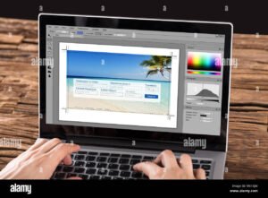 Cómo Modificar Una Página Web Fácilmente y Sin Conocimientos Previos 18 persona editando sitio web en computadora portatil
