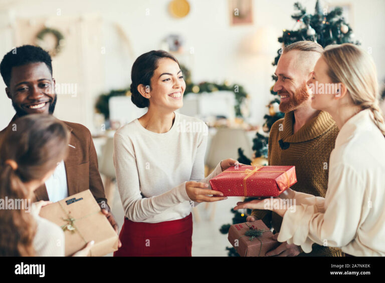 Cómo Se Juega Al Amigo Invisible Con Pistas Para Sorprender 5 Cómo Se Juega Al Amigo Invisible Con Pistas Para Sorprender