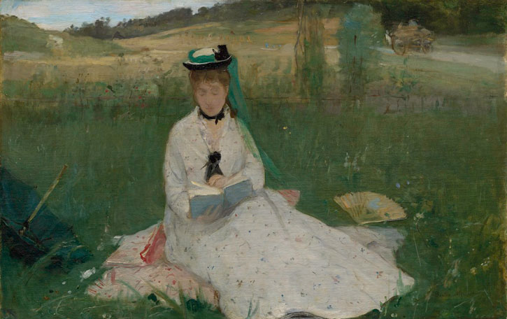retrato artistica mujer pensativa con libros