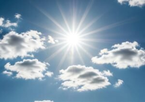 sol brillante entre nubes dispersas